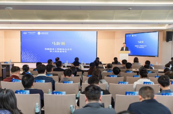 馬新強代表在省制造業(yè)工程師協(xié)會傳達學習全國兩會精神